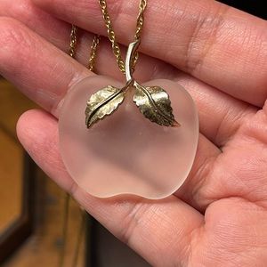 1978 Avon frosted crystal glass apple gold tone pendant & chain
